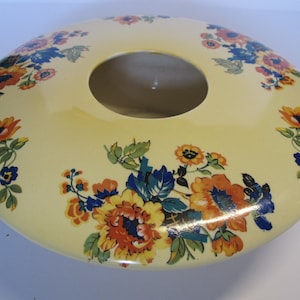 L & Sons ( Lancaster Sons), Yellow vase decorated with flowers, Hanley (England) circa 1930