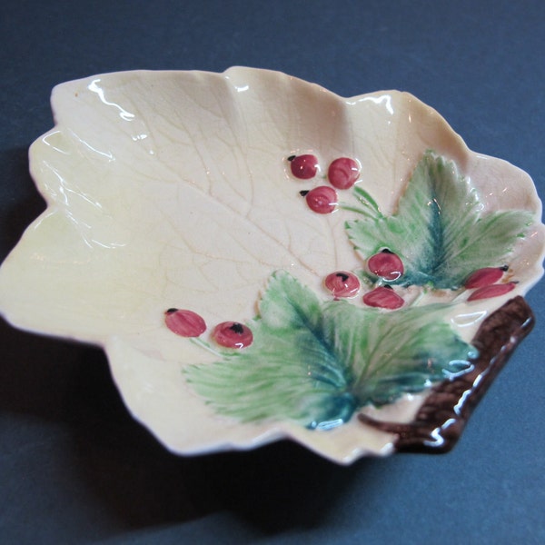 Carlton Ware, small yellow majolica candy dish in the shape of a leaf and currants (Australian Design), 1950