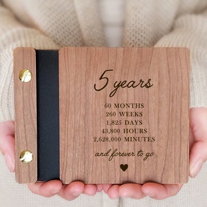 Cadeau de 5 ans, cadeau d'anniversaire de cinq ans en bois pour lui, pour couple, pour elle, cinq ans de mariage | Cadeaux attentionnés