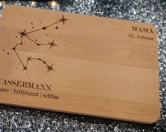 Brotzeitbrett Sternzeichen Frühstücksbrettchen personalisiert mit Gravur graviertes Schneidebrett mit Namen