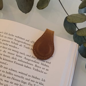 Lesezeichen personalisiert Leder Geschenk Frau Mann Buch-Liebhaber Bookmark mit Initialen Handmade Echtleder Valentinstag Bild 4