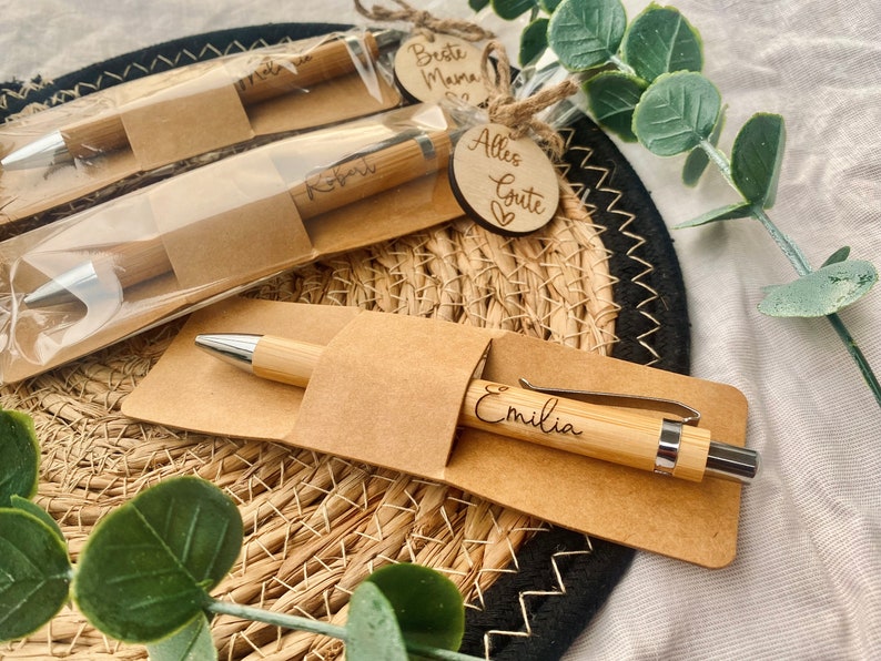 Kugelschreiber aus Holz personalisiert für jeden Anlass perfektes Geschenk zum Geburtstag oder an Weihnachten mit Geschenkverpackung Bild 2