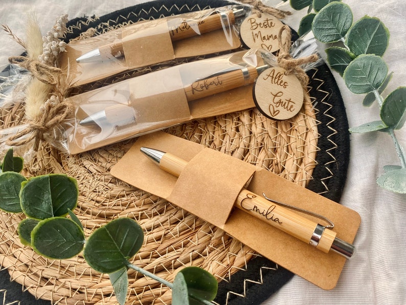 Kugelschreiber aus Holz personalisiert für jeden Anlass perfektes Geschenk zum Geburtstag oder an Weihnachten mit Geschenkverpackung Bild 1