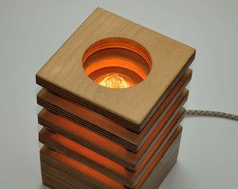 Handgefertigte Nachttischlampen aus Holz: Modernes Ambientlicht (Paar)