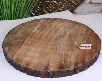 Tagliere rotondo in legno Bhimra con bordo in corteccia, 42 cm