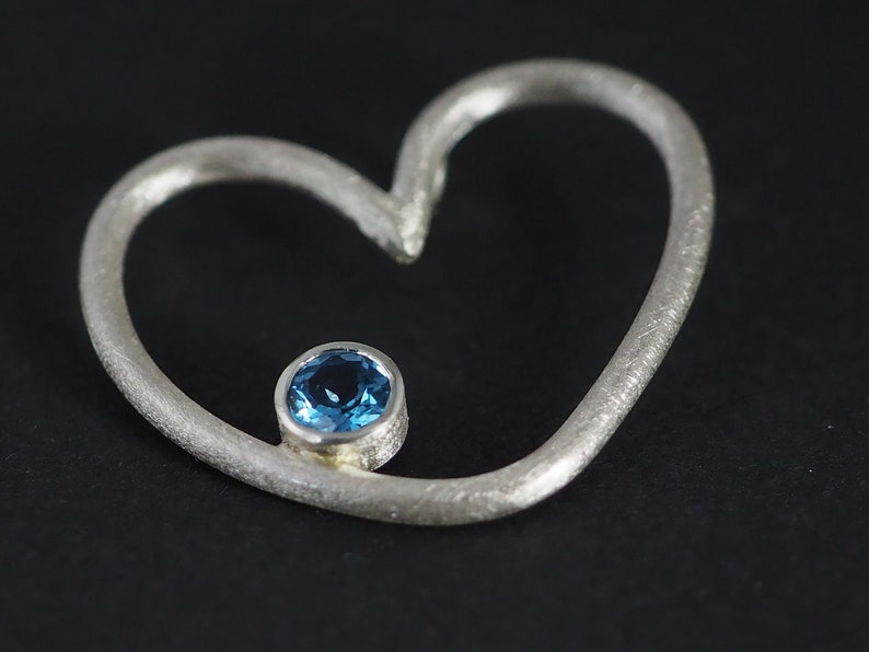 Silver pendant with set stone