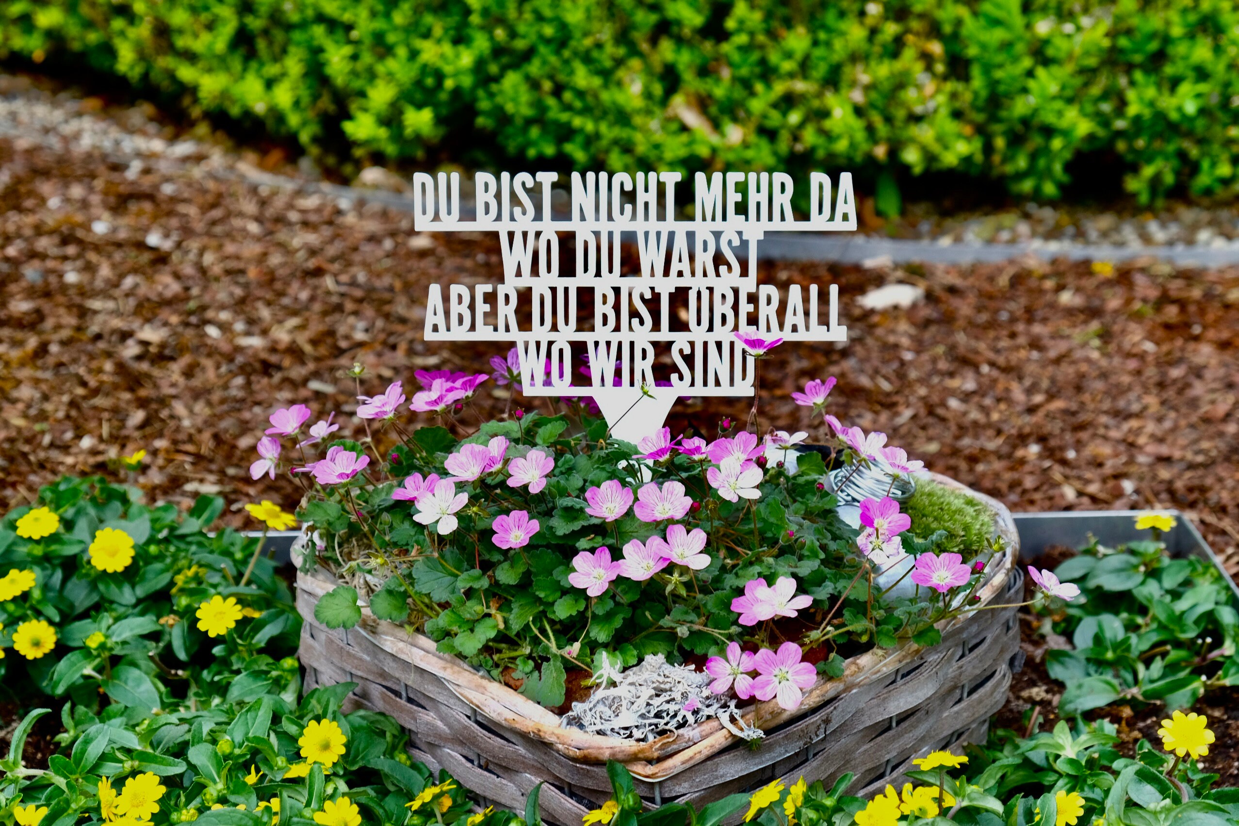 Illumino Grabstecker Mit Spruch – Wetterfeste Grabdekoration Aus Stahl, "Mama Du Fehlst Heute Morgen Immer"