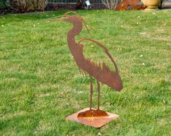 Illumino Gartendekoration Reiher mit Bodenplatte - Lebensgroß Naturrost Vogel Deko Aufstellfigur Metall für Garten Teich Beet
