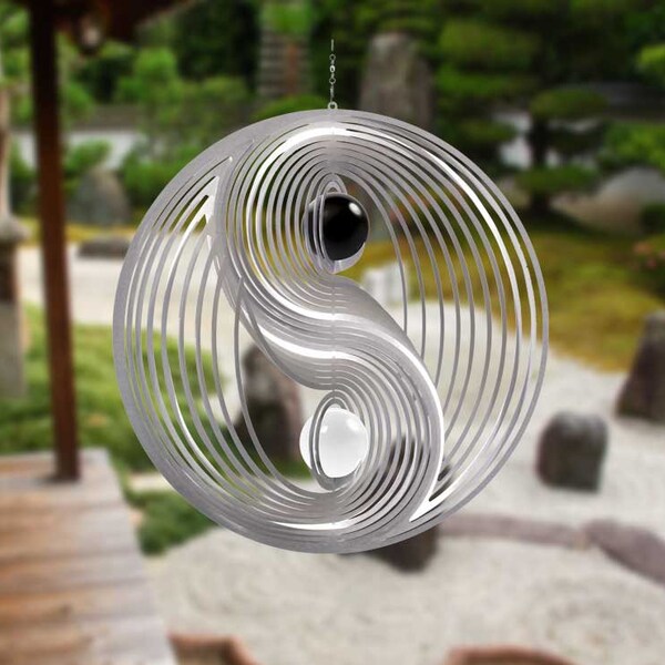 Illumino Edelstahl Windspiel Wind Spinner Yin Yang schwarz/weiß mit 2x50mm Opalkugeln für Garten Wohnung Gartendeko Wohn Fenster Deko