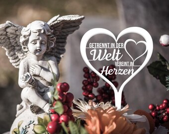 Grabstecker Grabschmuck Herz Metall weiß pulverbeschichtet Friedhof Grabdeko Trauer Spruch "Gertrennt in der Welt, vereint im Herzen"
