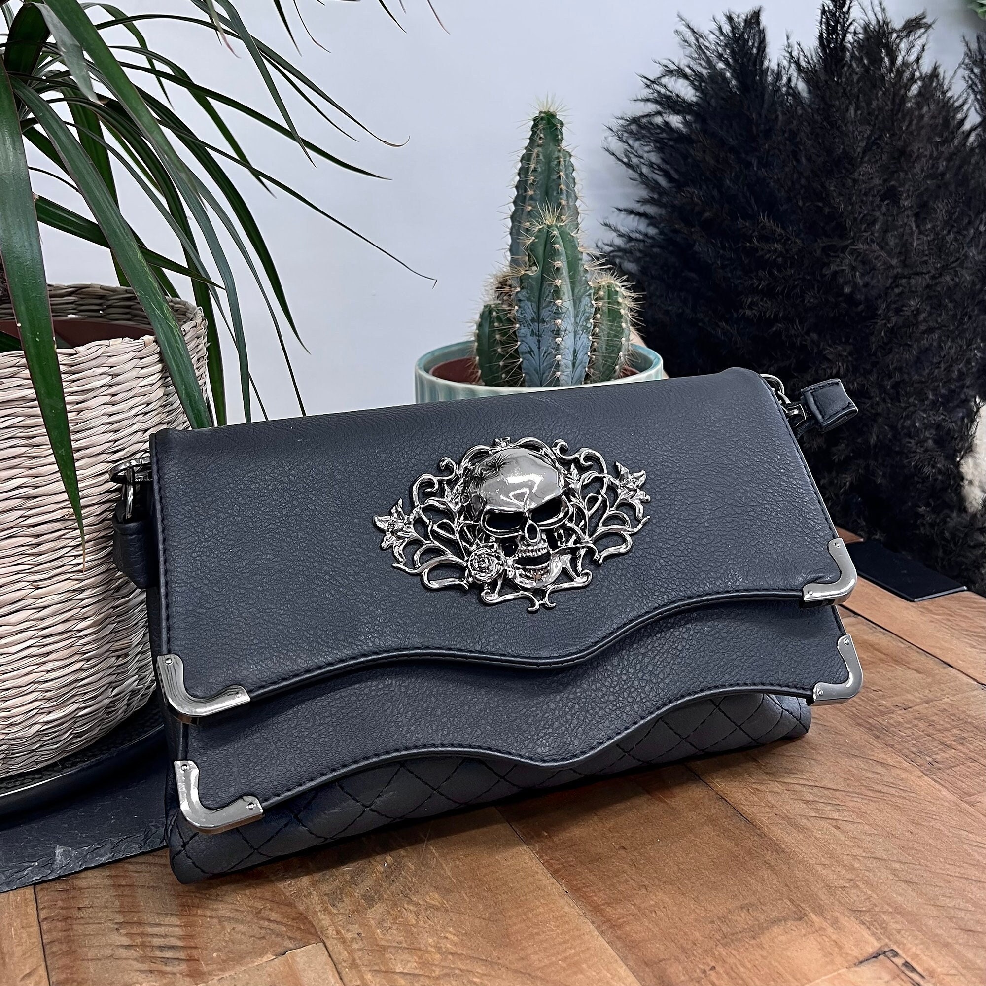 Studded Skull Messenger Bag for Women, Vegan Punk Chain Bag Gothic Purse  Shoulder Crossbody Rivet Handbag