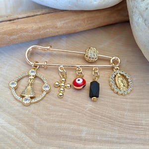 Azabache Baby Pin, Real Jet Stone, Gold Bautismo Pin, Dios Bendiga al Bebé, Newborn Proteccion, Our Lady de Aparecida, Amuletos, Mal de Ojo