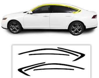 Puede incluir: Un juego de dos calcomanías negras para el borde de las ventanas de un coche. Las calcomanías están diseñadas para adaptarse a la forma de las ventanas del coche y añadir un aspecto deportivo al vehículo.