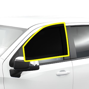 Peut inclure: Une voiture blanche avec une vitre noire côté conducteur. La vitre est soulignée en jaune.