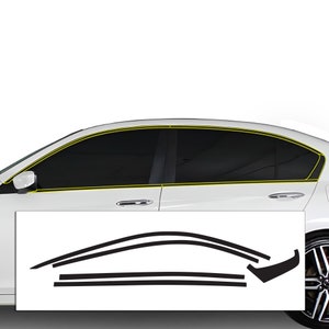 Puede incluir: Un juego de tiras de tintado de ventanas negras para un coche. Las tiras están diseñadas para ser aplicadas en el interior de las ventanas del coche para dar un aspecto tintado. Las tiras se muestran sobre un fondo blanco.