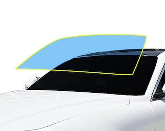 Könnte beinhalten: Ein weißes Auto mit schwarzem Dach und Windschutzscheibe. Eine blaue Form mit gelbem Umriss ist über der Windschutzscheibe angeordnet, was auf eine getönte Scheibe oder ein Designelement hindeutet.
