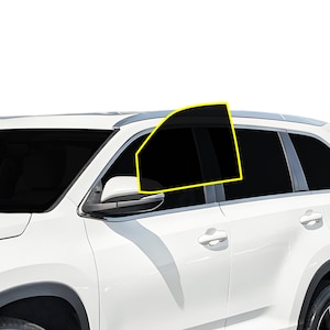 Puede incluir: Un SUV blanco con ventanas tintadas. La ventana del lado del conductor está parcialmente bajada. El coche tiene un espejo lateral negro.