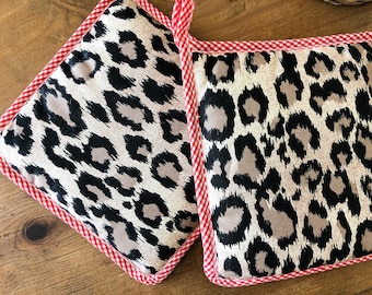 Leopard Pot Holder || Leopard Print Pot Holders, Stylish Kitchen Accessories, Culinary Fashion Statement, Cheeky Kitchen Decor