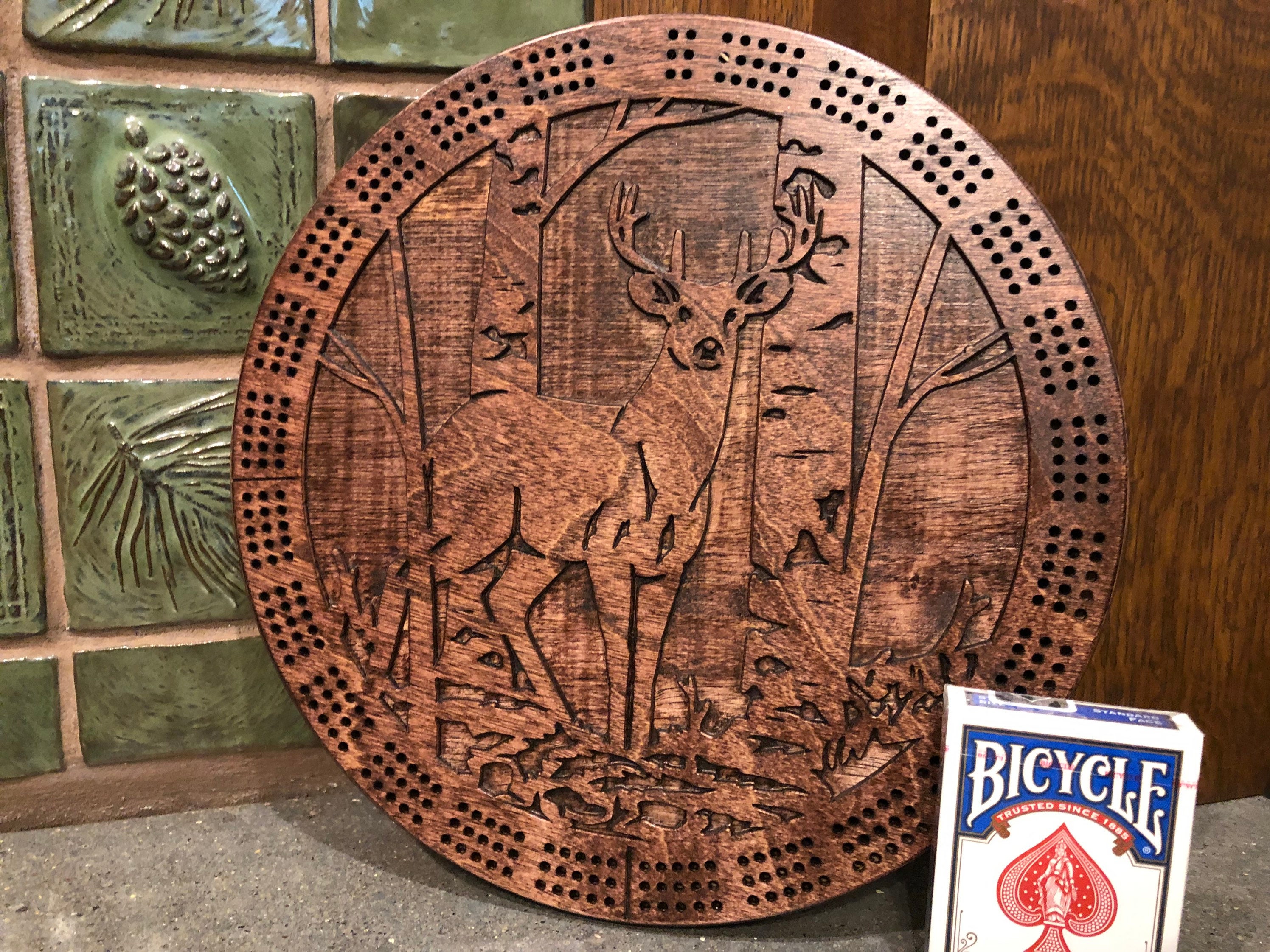 Ciervo de madera en el tablero de cribbage temático Woods. | Etsy