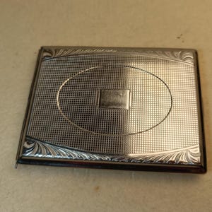 Scatola per sigarette vintage in tabacco da arrotolare 11*8 cm Portasigarette in metallo inciso 1970 Germania Antico patrimonio da collezione