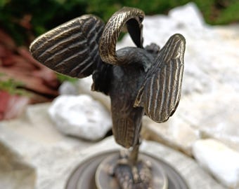 ヴィンテージブロンズ彫刻の水鳥 - 鶴が亀の背中で蛇を捕まえる 15 cm