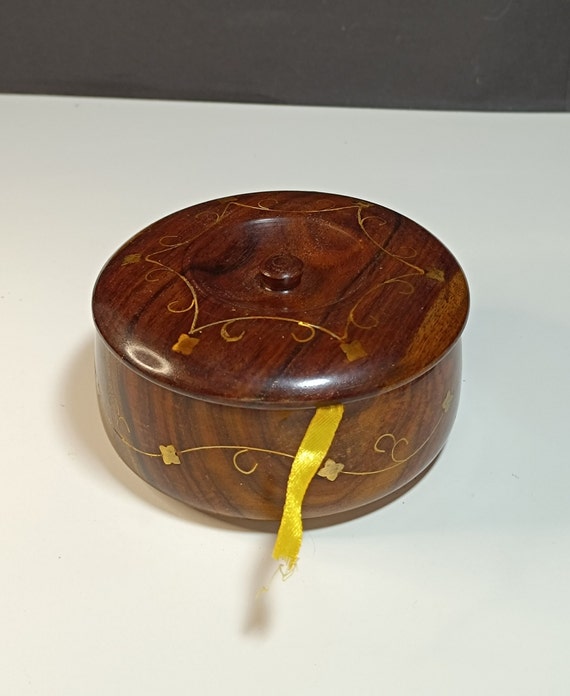 Indian Wooden Box Natural Color Etched Vine Round… - image 2