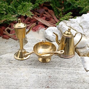 Vintage Dollhause Staff Mini Cooking pan , Oil lamp, Miniature Coffe Pot Brass Rare find Collectable Ancient Heritage