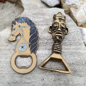 Vintage Bronze Bunte Emaille Pferdekopf Handgemachter Flaschenöffner Bier Pop Soda Design Sammlerstück Messing Dekor Antikes Erbe