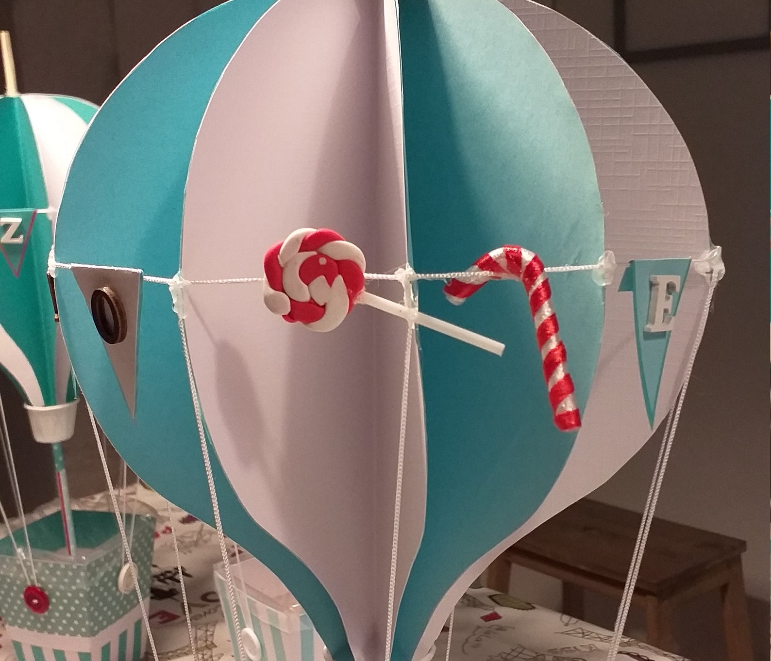 Montgolfière papier centre de table contenant dragées déco | Etsy