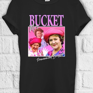 Mrs Bucket Pronounced Bouquet T-Shirt Hoodie Sweatshirt Jutebeutel Kinder T-Shirt Baseball Pullover Männer Frauen Unisex Baggy Boyfriend Shirt 3691