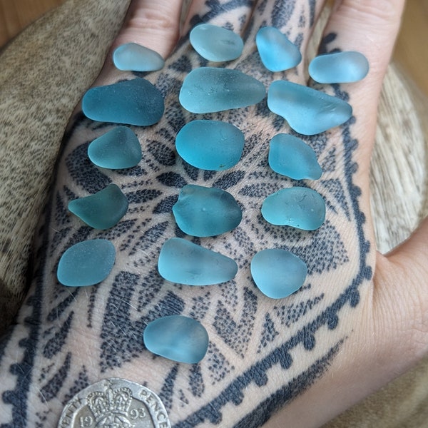 17 x Pieces Teal Victorian sea glass 10-20mm from Kent UK beaches - Sea Glass by Archie