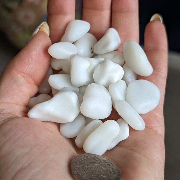 30 x Victorian white milk Sea Glass 15mm-20mm from Kent, UK beaches - 90g