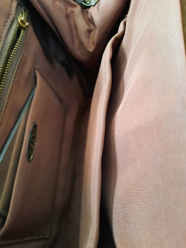 As used by HM Queen Elizabeth vintage 1950/'s brown patent leather and snakeskin snap shut handbag made in England brown Kelly bag