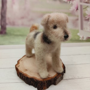 Nadel gefilztes Foxterrier-Denkmal für Hunde