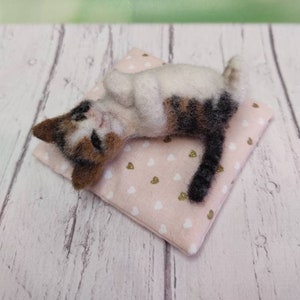 Needle felted sleeping cat, wool dollhouse cat