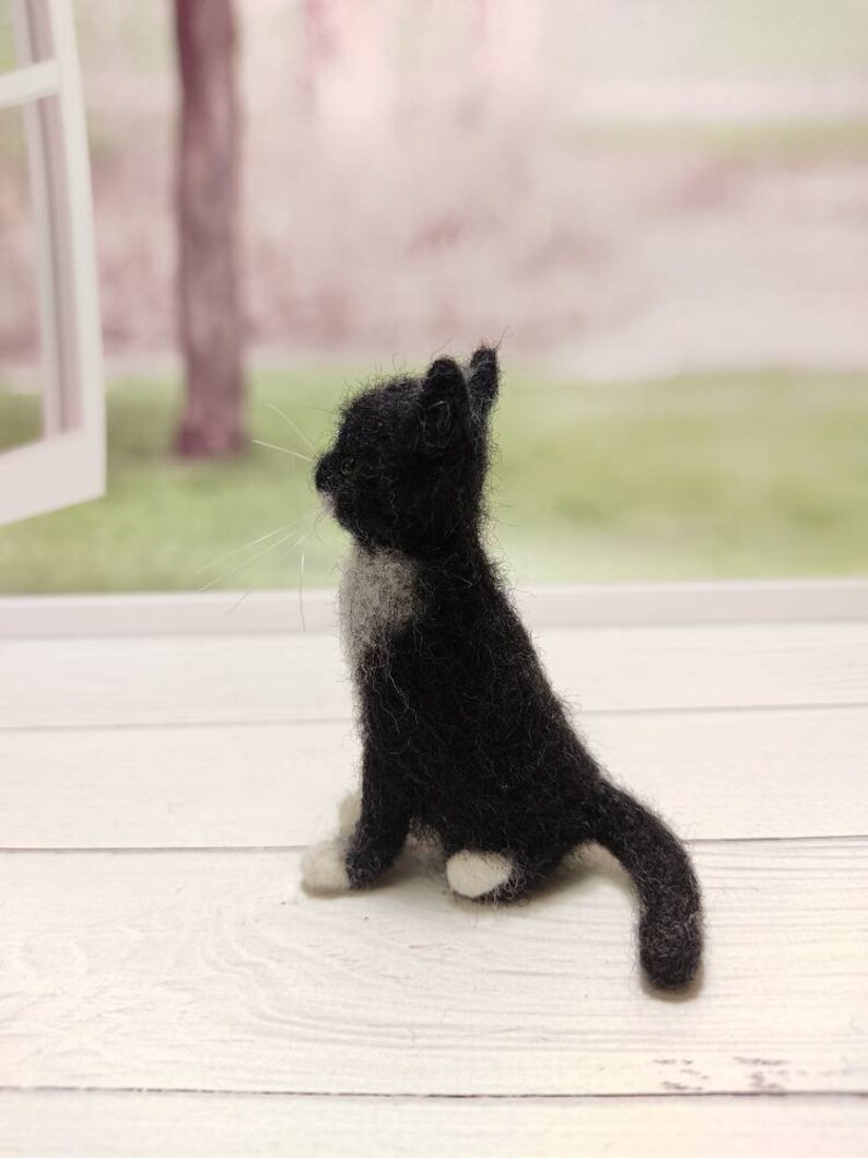 Needle felt cat, wool cat figurine image 6