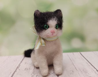 Custom cat portrait, needle felted pet