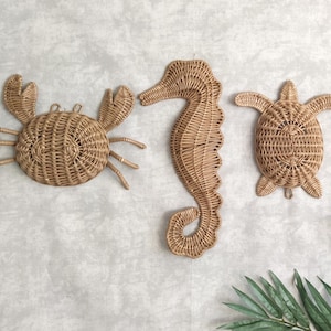 Wicker Seahorse hanging decors, Set of 3 wicker  Turtle Crab Seahorse hanging decors, Wicker nautical wall decor, Beach house decor