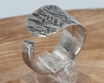 Bambusmuster ...Offener Ring aus 800er Silber mit Hammerschlag Dekor, geschwärzt