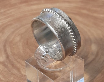 Spinner ring made of 925 sterling silver.... Ringo