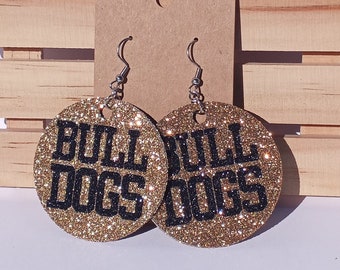 Pode incluir: Brincos de glitter dourado com letras pretas que dizem "Bulldogs".