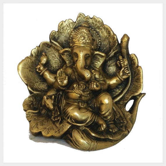 Laiton Mangalkari Ganesha assis sur Lotus Bhagwan Djibouti