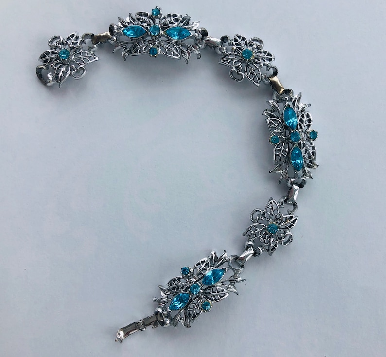 Vintage Signed Coro Silvertone /& Bright Blue Aqua Bracelet