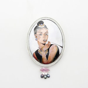 Lady with tiara.  Brooch. Georgian cloisonné enamel. Silver brooch. Sterling silver Jewelry. handmade enamel jewelry. Gemstone pearl.