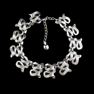 ras de cou vintage argenté//c.1950//collier égyptien//tour de cou en métal massif//collier argenté PETITE taille//tour de cou des années 50//collier des années 50