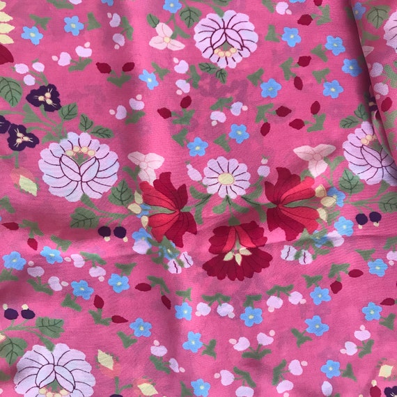 100% Authentic GUCCI Pink Floral Print Silk Sets “Runway Collection” Size:  40