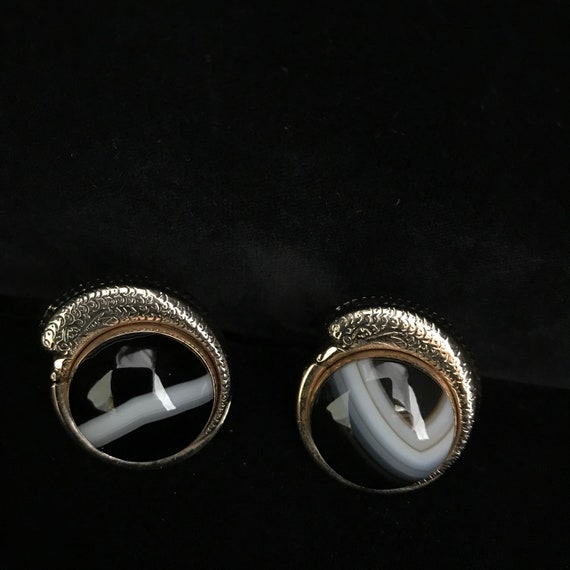 Gold with black & white agate dolphin cuff links/… - image 4