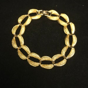 Vintage gold plated chain bracelet large//gold textured chain link metal bracelet//vintage gold plated thick cable chain metal link bracelet