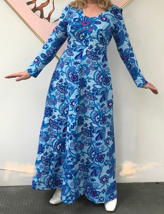 Groovy 70's maxi dress//thick polyester blue flowe