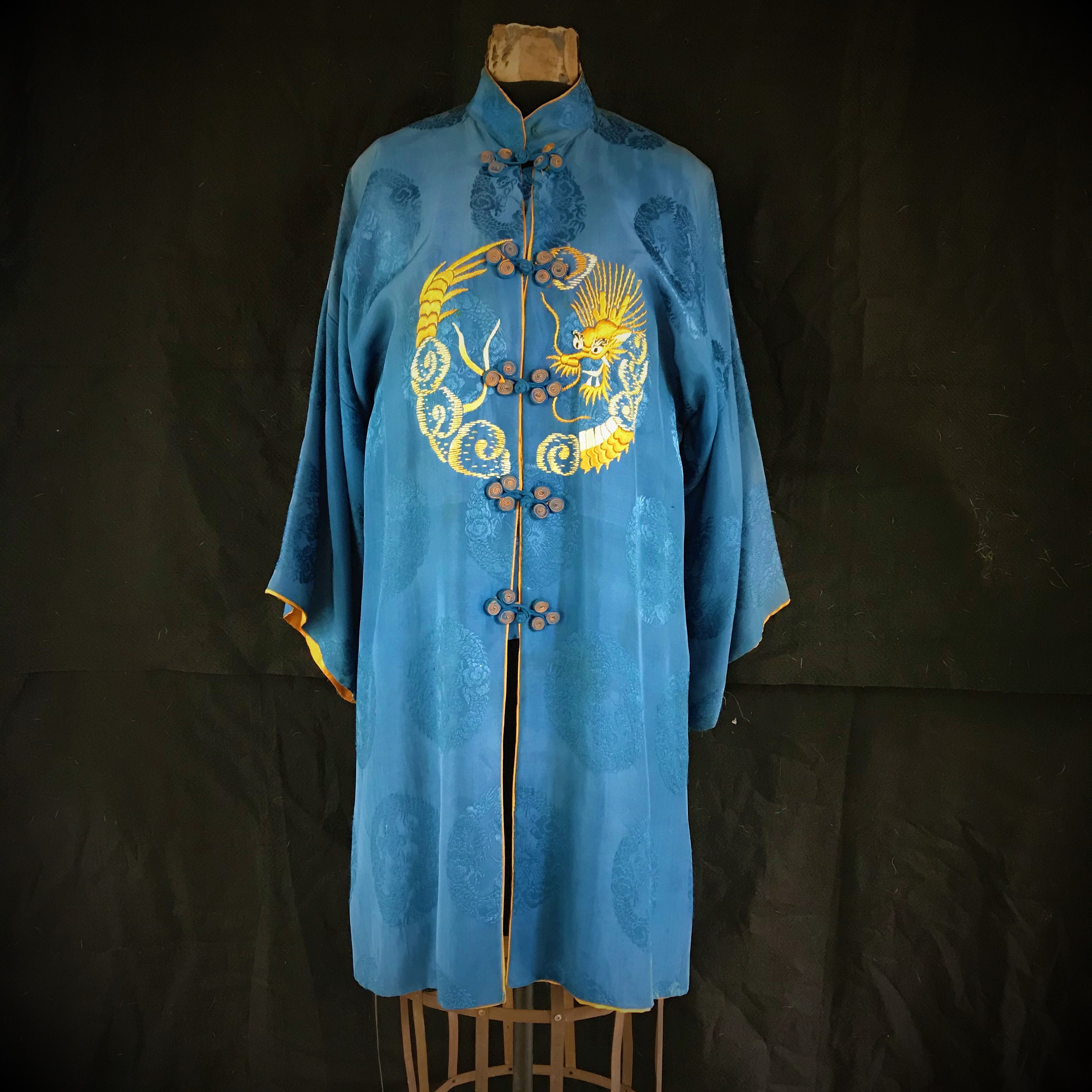 30's Vintage Satin Embroidered Dragon Chinese Robe //MEDIUM Vintage
